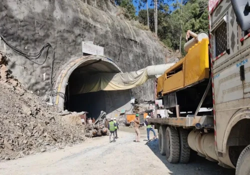 Uttarakhand Tunnel Collapsed, 40 workers trapped in tunnel